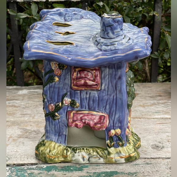 Kimberly Designs 2001 vintage blue ceramic flowers & animals tealight outhouse - Picture 3 of 12
